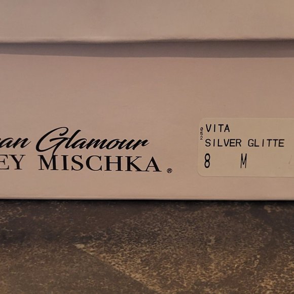 WOMENS BADGLEY MISCHKA AMERICAN GLAMOUR SILVER GLITTER HEELS - NEW WITH BOX!!! - Picture 15 of 15